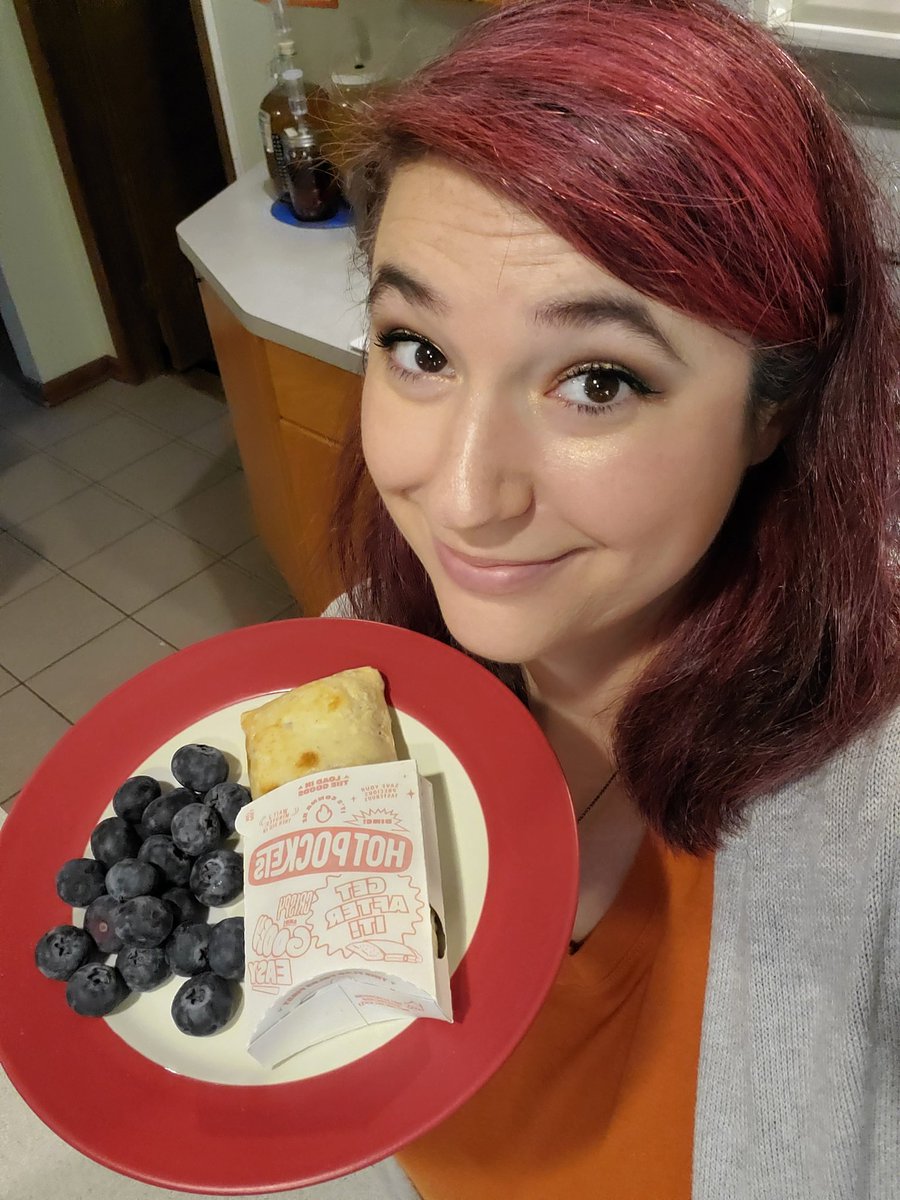 HeatherReusz's tweet photo. Manifesting winning the Hot Pockets contest by eating a Hot Pocket with every meal until voting ends. 🧵
VOTE HERE TODAY: https://t.co/rSC0ZZOune 
Breakfast: a egg, cheese, bacon croissant Hot Pocket and some blueberries. https://t.co/sK59xxtEOK