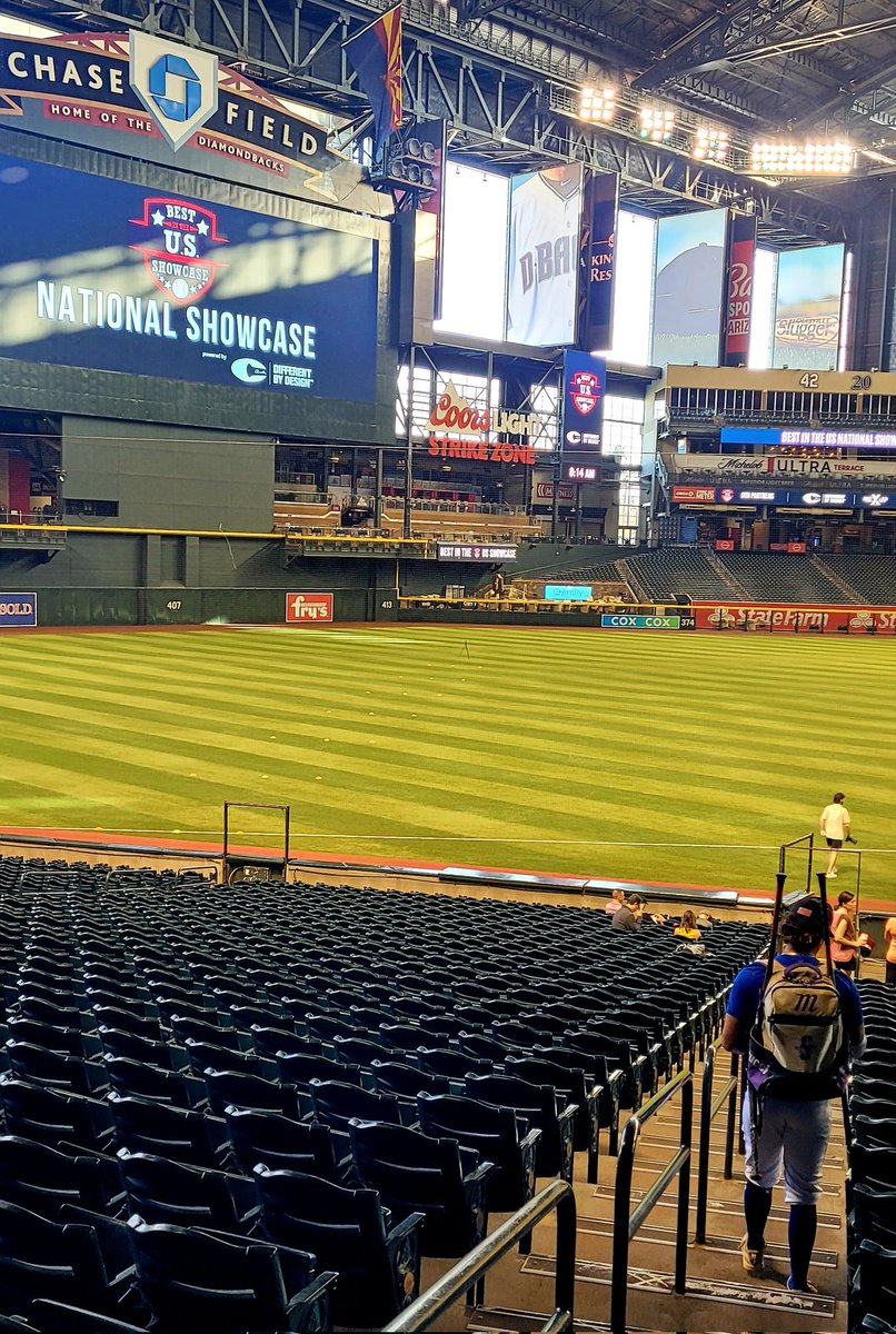 DH27_Baseball's tweet photo. Out here @ChaseField for the @BUSShowcase National Showcase 🔥 #TeamWhite #White99 #uncommitted #studentathlete #dmsopen @MattE_Diaz
@LCSVikings @cflcages @OrlandoScorps @FlatgroundBats @JRudd_Scout https://t.co/sDOcHYR3Od