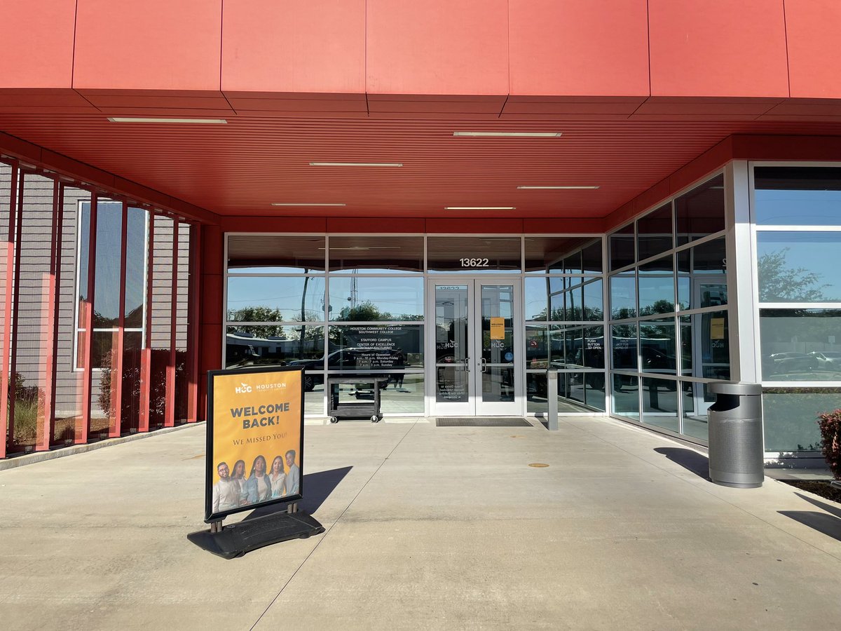 VolunteerBGCHOU's tweet photo. We’re back at @HCCcentral this morning for another great workshop. Stay tuned! #BGCHou #FutureTechBoss https://t.co/egSw2o53OE