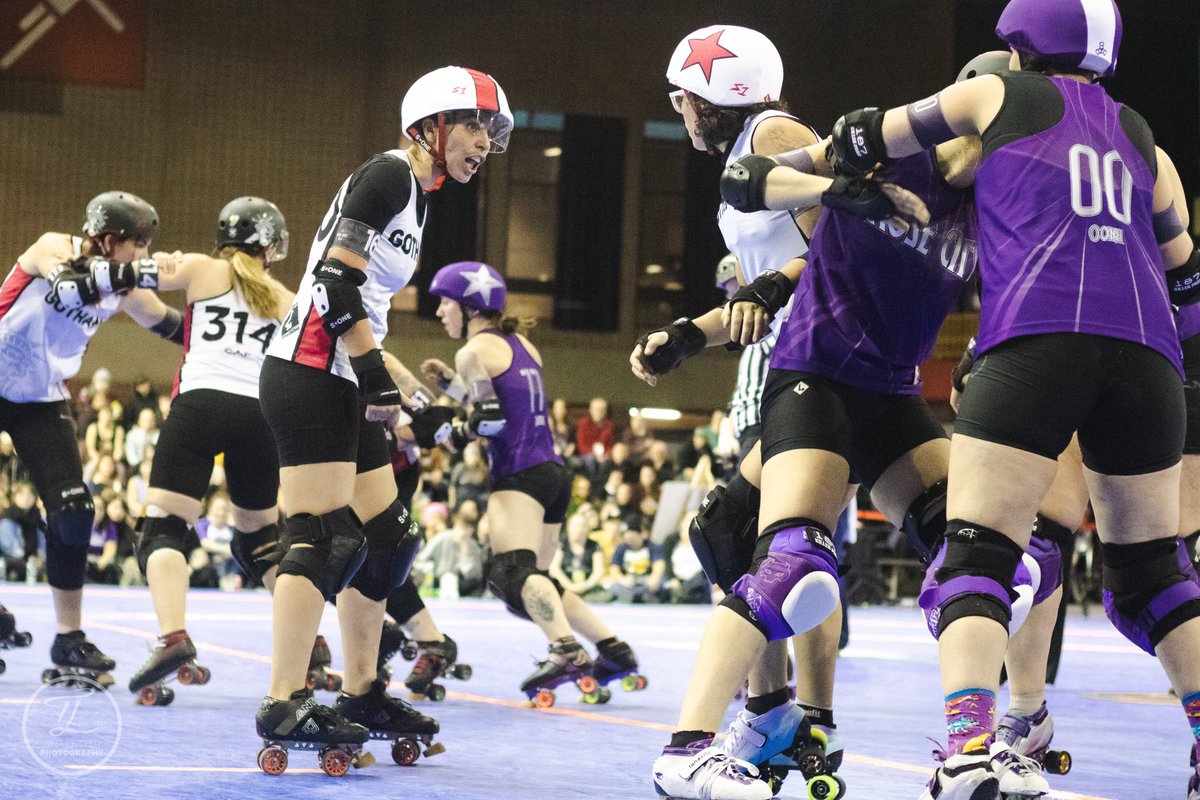 LetterHavoc's tweet photo. I’m shooting a derby game for the first time since 2019 and I’m going without flash. So let these photos serve as a reminder that you don’t need flash to capture the drama in roller derby. #derbytwitter https://t.co/Fif1vvIubJ
