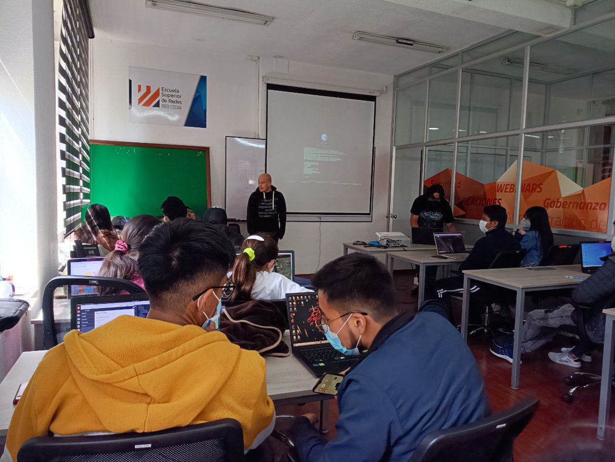 OpenlabEc's tweet image. La comunidad @PythonQuito  celebra hoy un #pyPizza 
Un espacio para compartir entre #python y pizza
Puedes estar atento a sus actividades en el meetup de @pyecuador : meetup.com/es/python-ecua…
#Python #Ecuador #Quito #ComunidadTecnológica