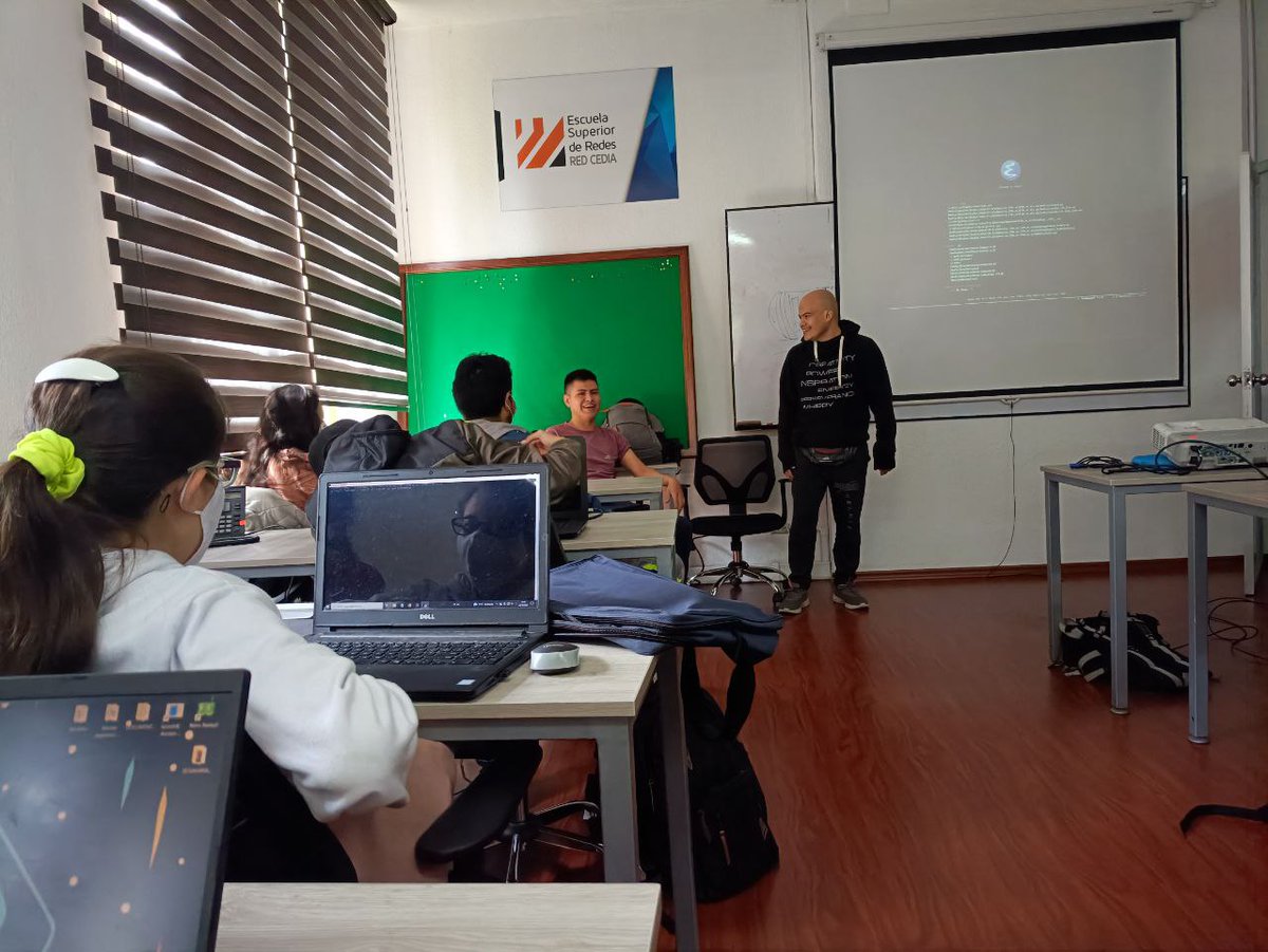 OpenlabEc's tweet image. La comunidad @PythonQuito  celebra hoy un #pyPizza 
Un espacio para compartir entre #python y pizza
Puedes estar atento a sus actividades en el meetup de @pyecuador : meetup.com/es/python-ecua…
#Python #Ecuador #Quito #ComunidadTecnológica