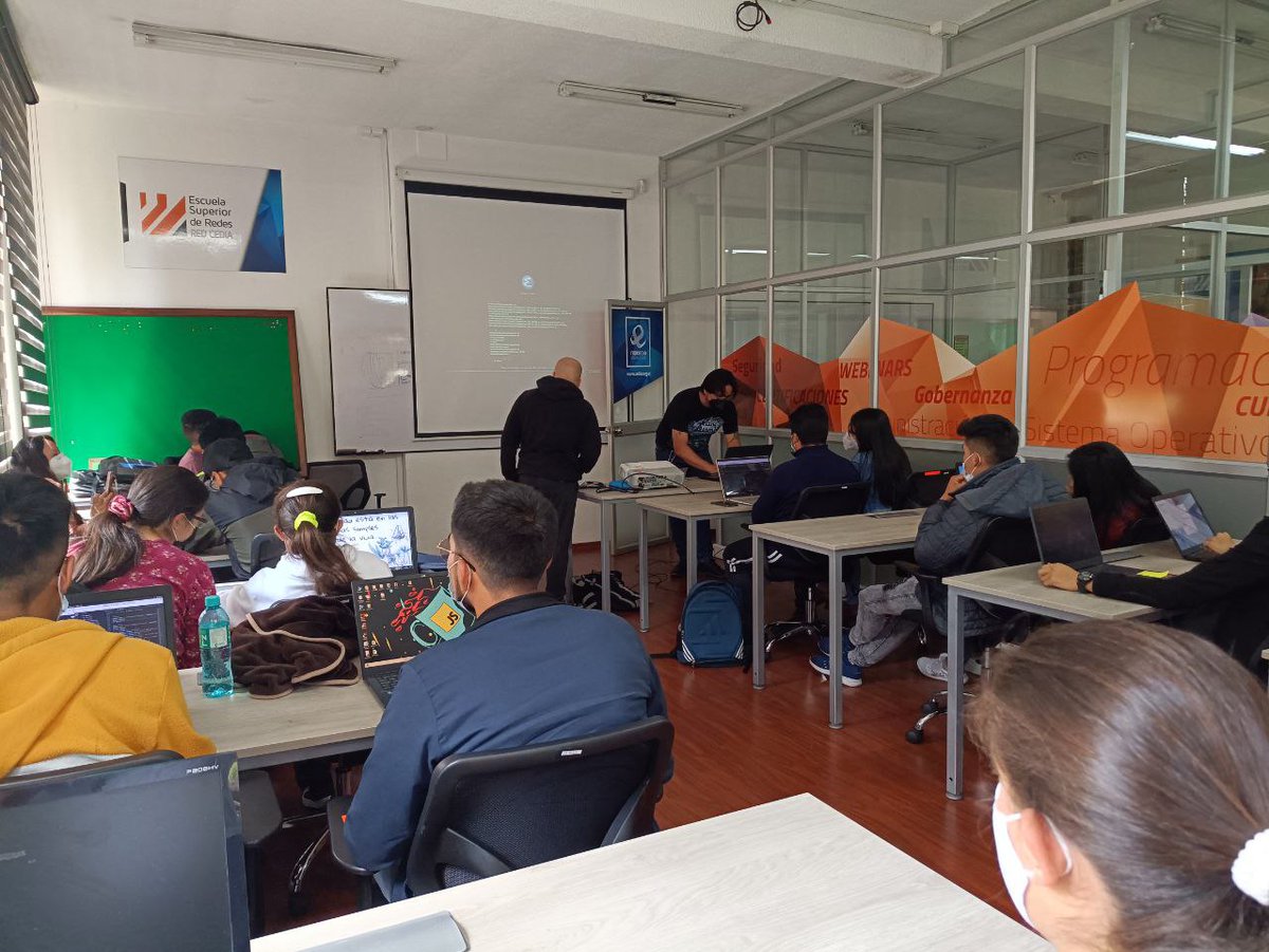 OpenlabEc's tweet image. La comunidad @PythonQuito  celebra hoy un #pyPizza 
Un espacio para compartir entre #python y pizza
Puedes estar atento a sus actividades en el meetup de @pyecuador : meetup.com/es/python-ecua…
#Python #Ecuador #Quito #ComunidadTecnológica