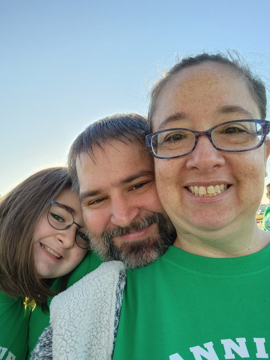 suzteaches98's tweet photo. Walk for sight this morning at Veterans Memorial Stadium. Walking with the fam bam early this morning. I ran into @Luz46452310 and hubby while walking great to see a fellow #genoaowl. Thankful for the cool weather. @PasadenaISD_TX #walkforsight https://t.co/wffdTtPmWc