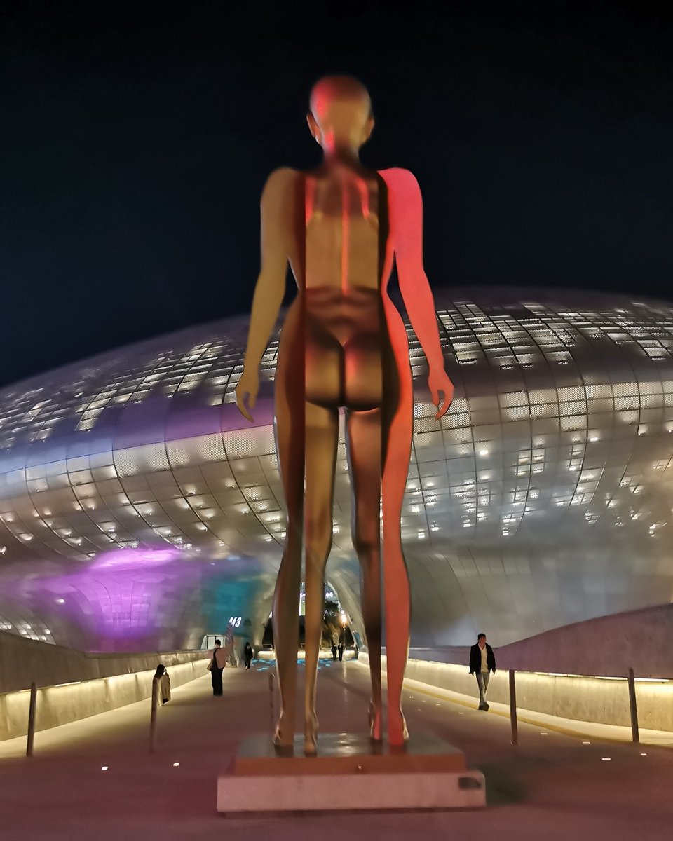 francisco_mktg's tweet photo. Dongdaemun Design Plaza (DDP)
#동대문디자인플라자
#dongdaemundesignplaza #ddp
#서울 #dongdaemun #corea #korea #southkorea #seoul #seul #zahahadid #samoo #arte #art #architecture #arquitectura #winelover #wine https://t.co/uqOyMXj6Si