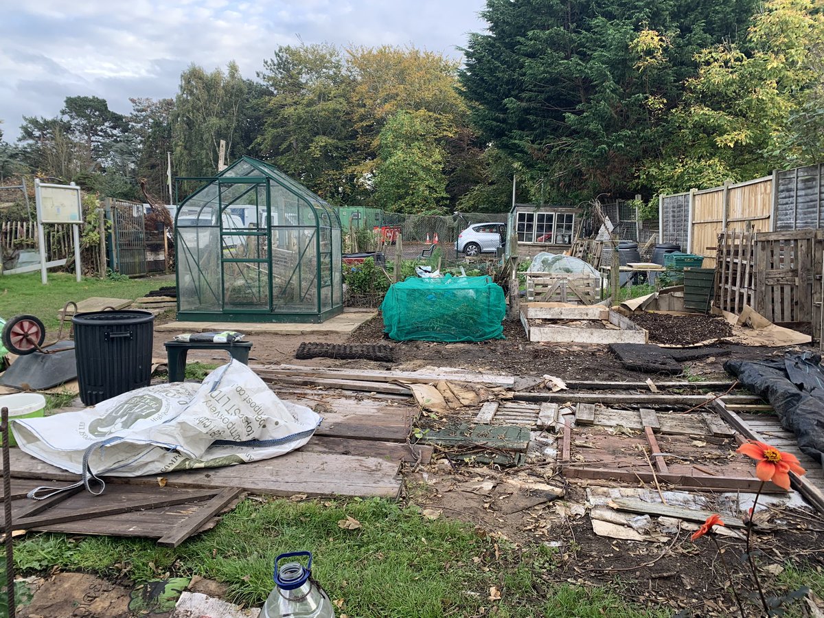 readerjanedavis's tweet photo. Forgot everything today here on the allotment and now thanks to Mr Mick I have a new-to-me greenhouse! #hotbathneeded https://t.co/RRw496yhwZ