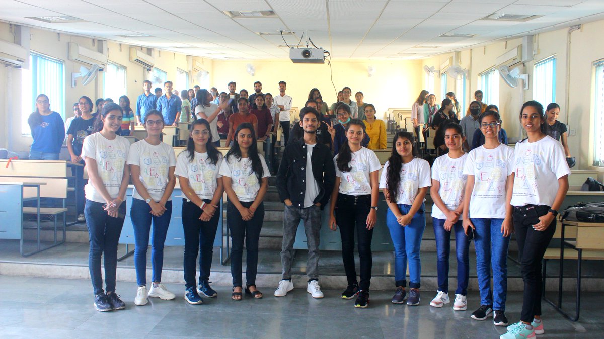 gdsc_srcasw's tweet image. Thanks to all for marking their presence and making the session &quot;Dive into the world of Artificial Intelligence and Machine Learning&quot; a great one!🎉

#gdscsrcasw #googledevelopers #googleleads #gdscleads #googleindia #googledevs #googledeveloperstudentclubs #aiml #research