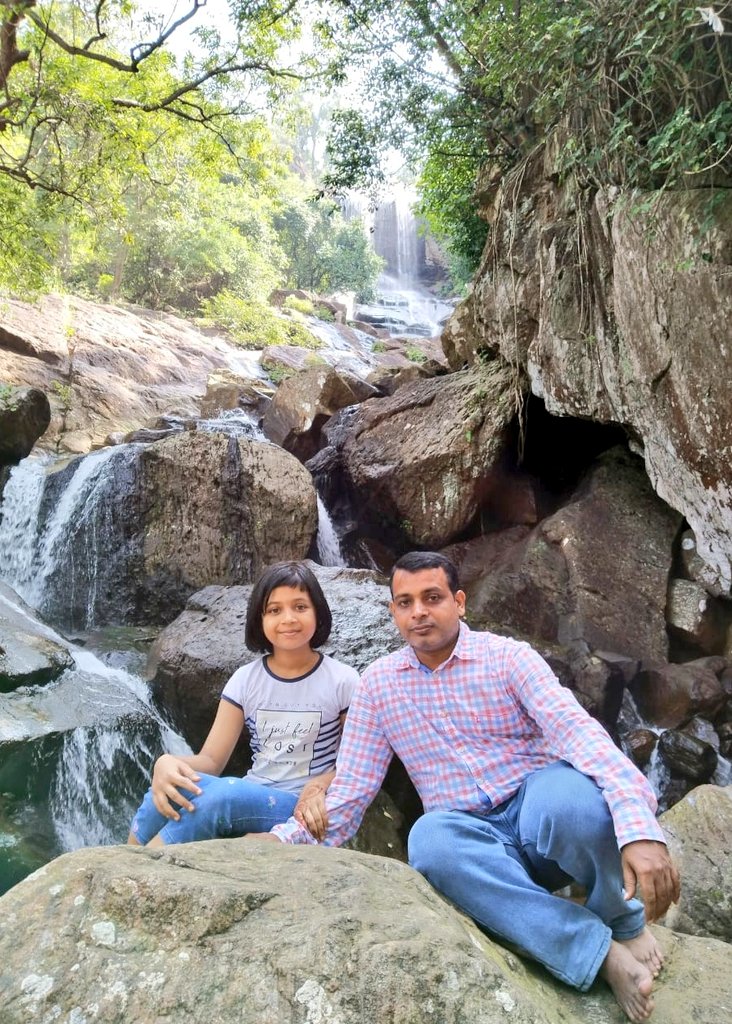 Somanath1982's tweet photo. At #Nrusinghanath ,
One of the best kept secret of our state...
The majestic view of #Kapildhar, #PanchuPandav and the refreshing bath at the nature's shower #Chaaldhar is so enjoyable, apart from the blessed darshan of #MarjaraKeshari https://t.co/JznEQewmy3
