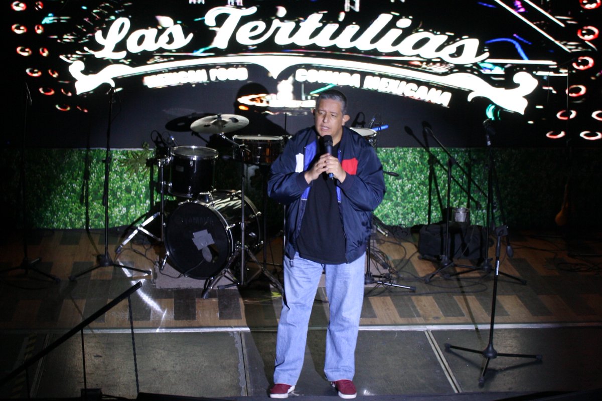 ComediayClown's tweet photo. Risas imparables con @soyjulio13 en @salonlastertul1  ✅💯🇲🇽🤡🔴🎭🎙️🎉🎉🎉🎉🎉🎉 https://t.co/lX47ZahbJz