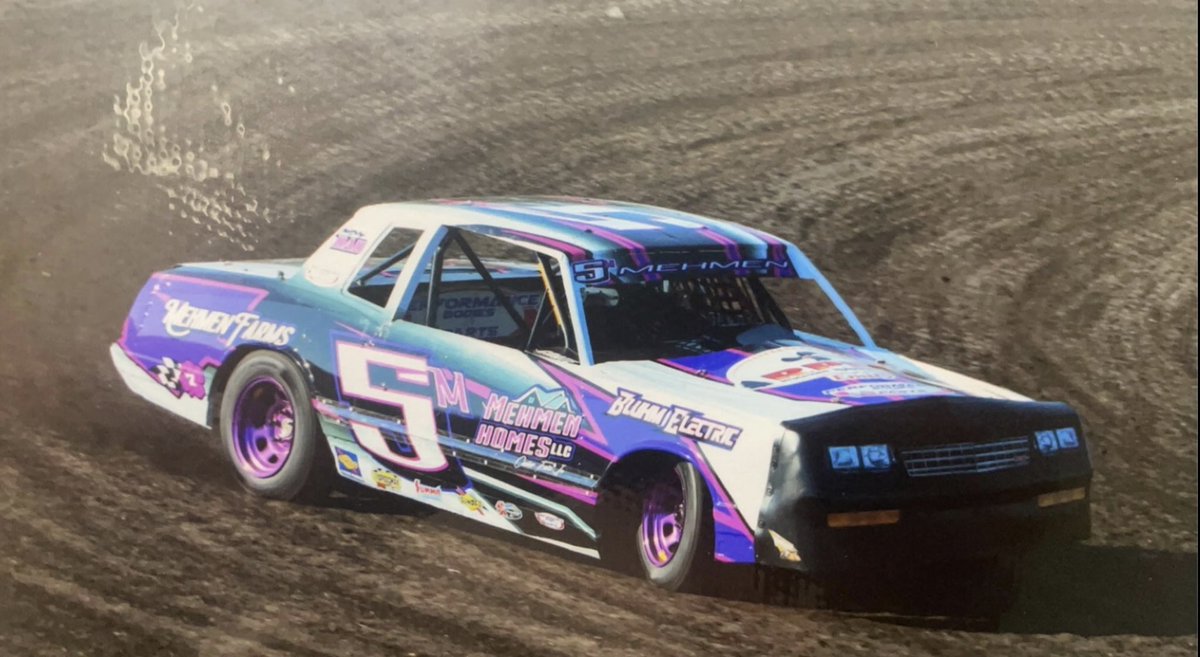 speeddragonjf's tweet photo. 16x20 reverse glass painting complete next to the reference photo! Custom orders available 🏁
https://t.co/nIHutVih2r
#racecar #racing #art #racetrack #dirt #paint #acrylic #painting #reverseglass #reverseglasspainting https://t.co/dM6gGkJcOv