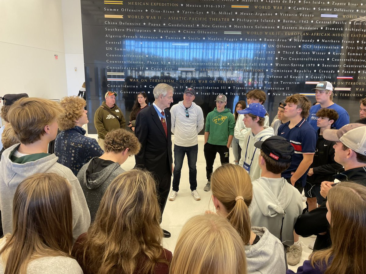 ErikAndersonMN's tweet photo. The best part of student travel is unplanned encounters. Our students just had the chance to meet (Ret) Lt. Gen Bob Foley, Congressional Medal of Honor winner for his service in Vietnam. He spoke to us about service and how leaders need to listen! #ehsgov @WorldStrides #GoArmy https://t.co/YzDFNFGhGd