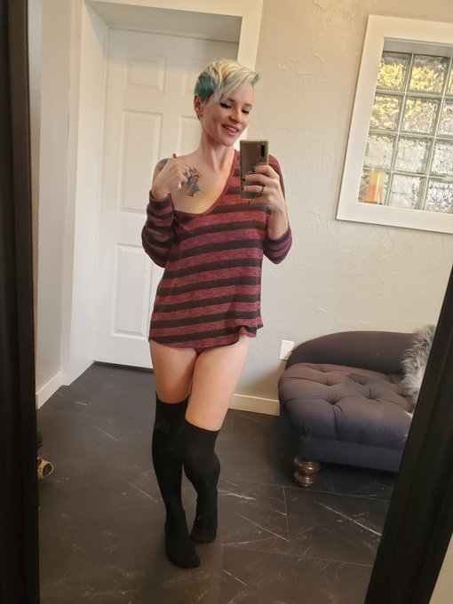 I did a professional boudoir shoot and need help purchasing the photos. Anyone who donates will get access