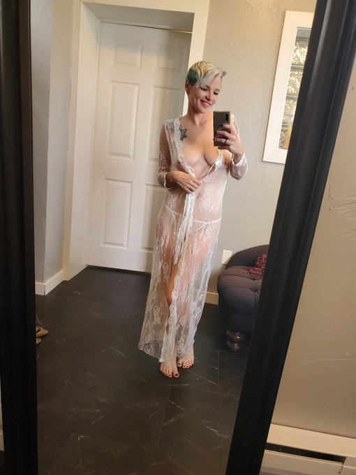 I did a professional boudoir shoot and need help purchasing the photos. Anyone who donates will get access