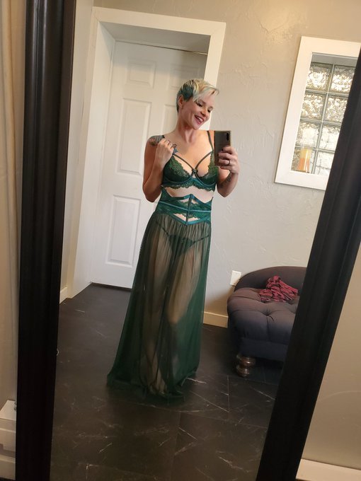 I did a professional boudoir shoot and need help purchasing the photos. Anyone who donates will get access<a href="/tag/mvsales"class="tags"><span>#mvsales</span></a>