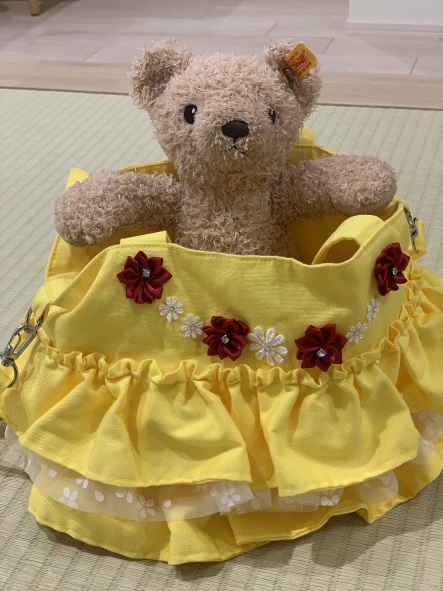 姪っ子のために作ったバッグ、ヘビロテしてくれてるらしくめっちゃお気に入りだって🥰🥰嬉しいー🥺🥺🥺
だいぶ前に作ったものなので、今度また作り方を動画にしまーす♪

 #ポーチカ手芸部
#YouTube