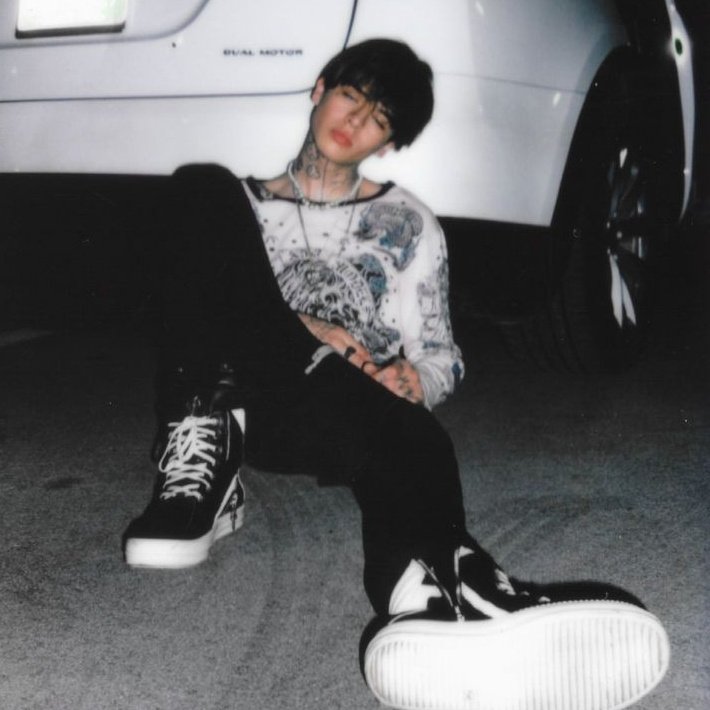 wosxme_'s tweet photo. ⠀⠀ yuu  nishinoya   ( 22 ) 
⠀⠀ modelo lic. cantante
⠀⠀ new    to    #hqrp
⠀ https://t.co/D8OoEIO4dU