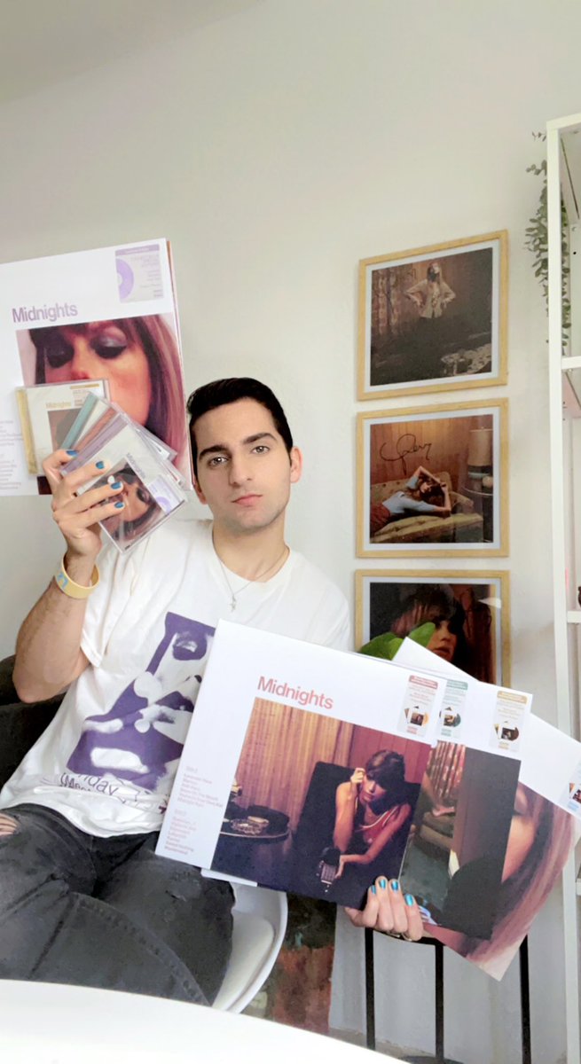ThaSeagullShirt's tweet photo. TAYLOR SWIFT IS THE MUSIC INDUSTRY!!!! STREAM MIDNIGHTS!! https://t.co/4iZv4zLjVf