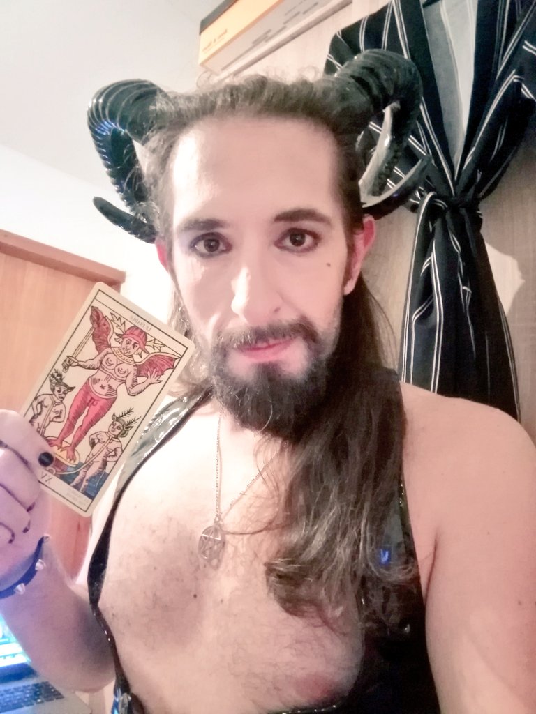 MasterMilk_Fick's tweet photo. It's that time of the year again 🎃
https://t.co/ihr3KaINRx

#spookyboooster #cam4halloween #halloween https://t.co/C86FdkiHX7