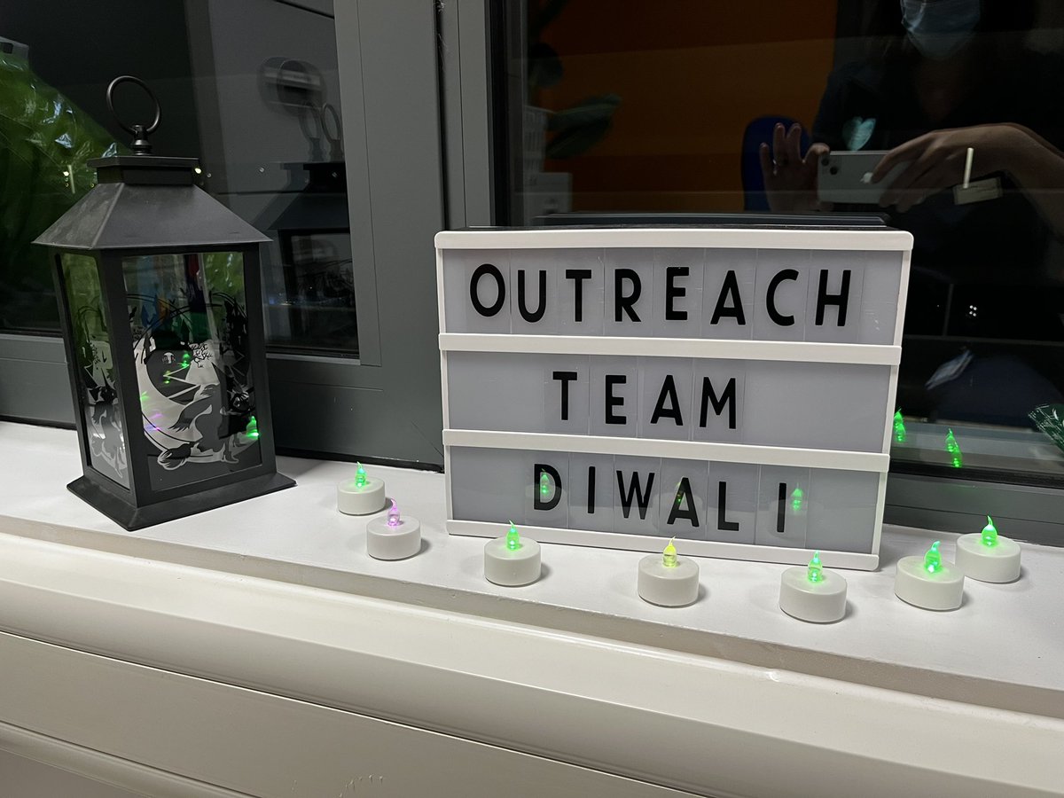 Love our #CCOT are ready for #Diwali 🕯a great #inclusive team 🥰 #criticalcare #outreach #NHS #Diwali2022 <a href="/LisaSwa02917581/">Lisa Swan</a> <a href="/LesleySmith38/">Lesley Smith</a> @ClareHinchley1