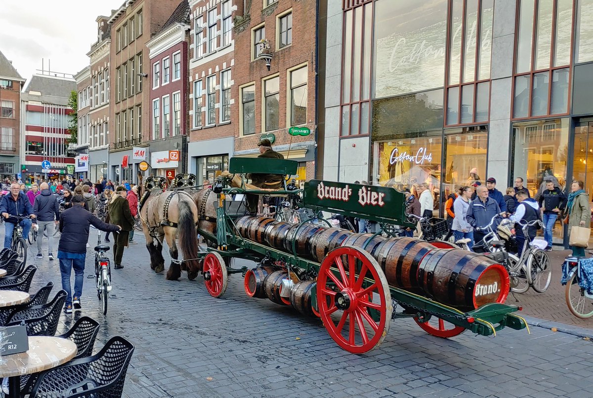 Prachtig stukje zero-emisssion stadsdistributie van #brandbier in Leeuwarden. Leuke stad by the way!