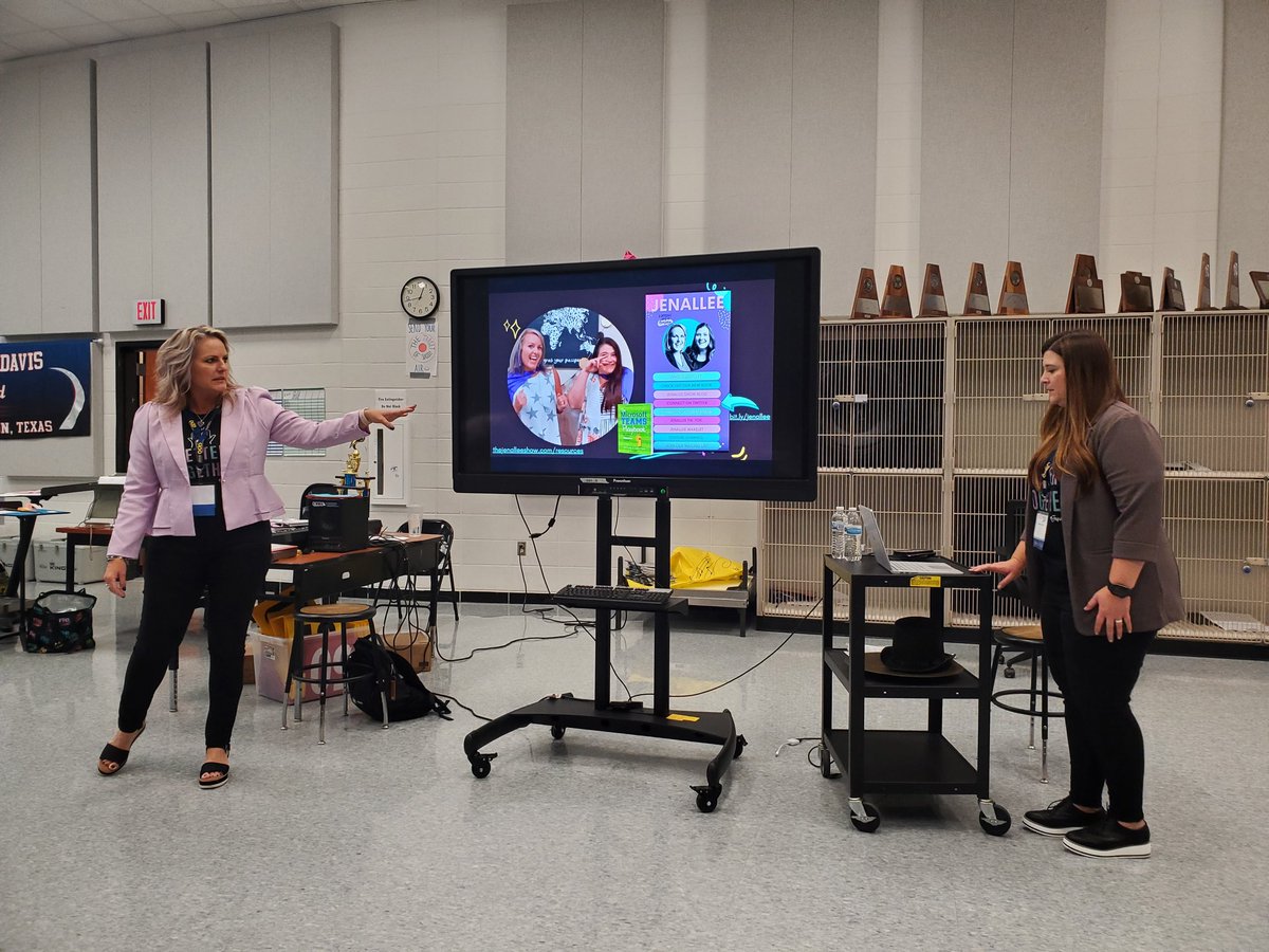 MrsMistyJester's tweet image. This is THE PLACE TO BE! #TCCA2022 @Jenallee1 @heatherrross96 My mind is... 🤯🤯🤗🤗❤️ What a cup filler!