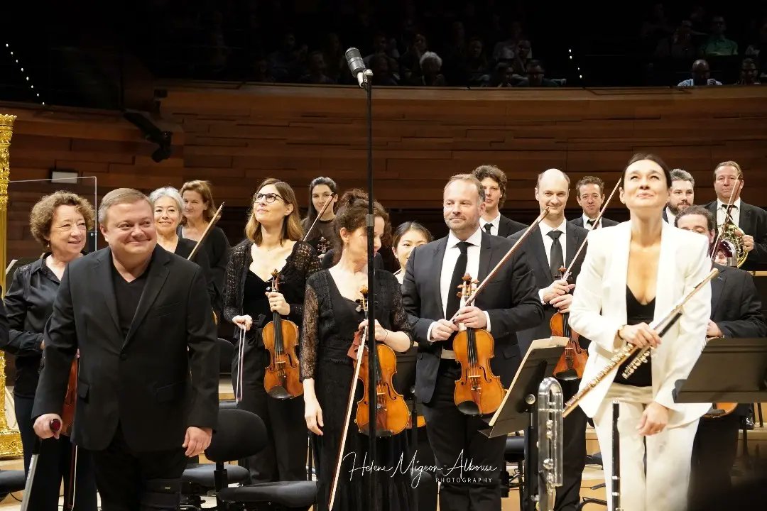 helene_mahln's tweet photo. 🎶 Bravo @PhilharRF conducted by @mikkofranck with amazing #flutist #MagaliMosnier for this wonderful #concert at @Maisondelaradio #Paris !
#Beethoven #WindOctet & #Symphony7
#EinojuhaniRautavaara #FluteConcerto
📷 @helene_mahln - 2022 oct.22
#ClassicalMusic #flute https://t.co/m8scb8CTEZ