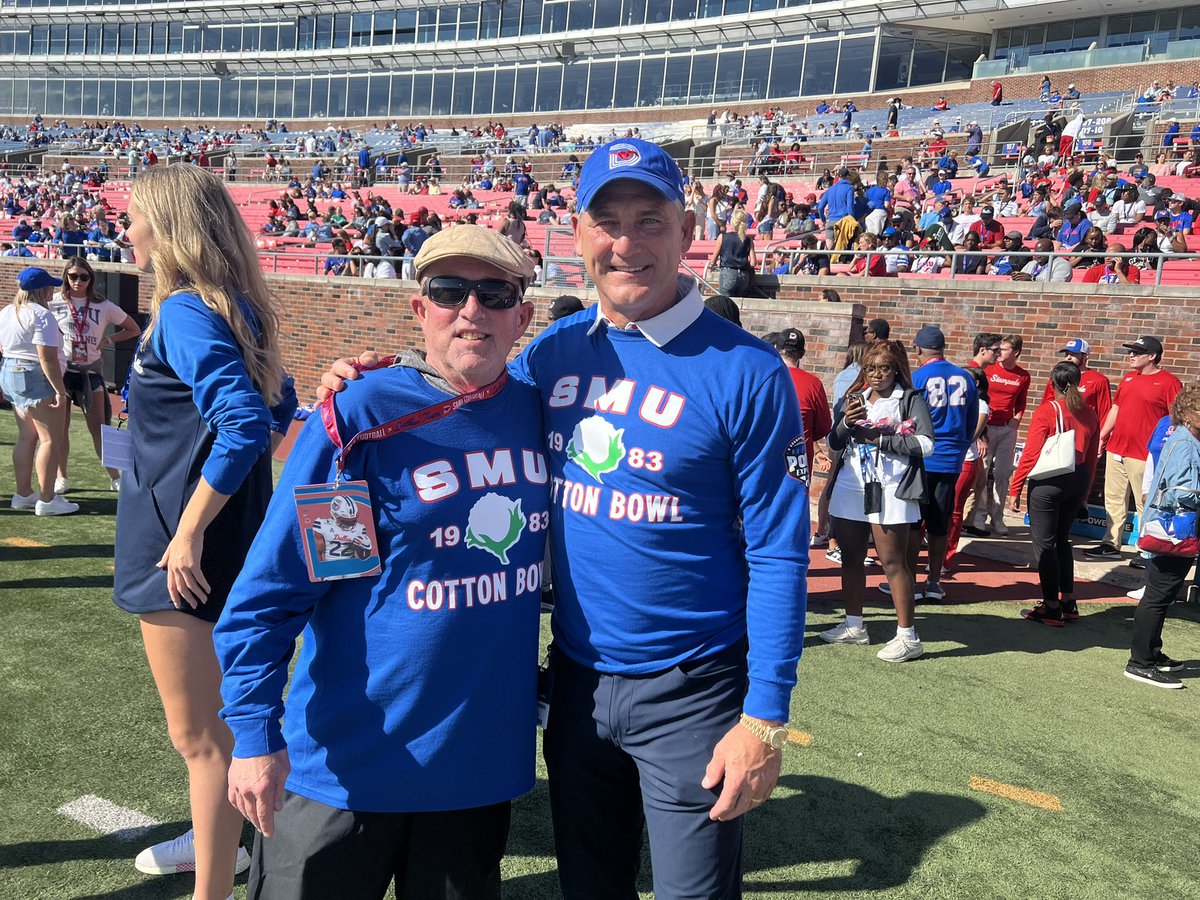 CottonBowlGame's tweet photo. Celebrating 40 years #LikeNoOther!

@SMUFB honored its 1982 Mustangs team that capped the season with a victory in the 1983 Cotton Bowl Classic. https://t.co/qmtvHotSNT