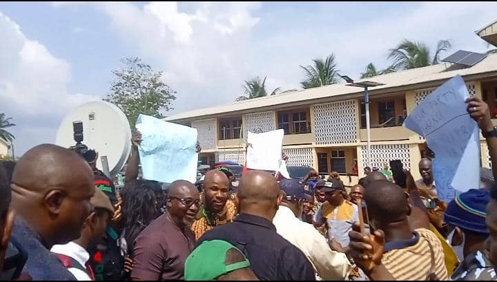 PeterObi's tweet photo. Earlier today, I also visited the flood ravaged areas of Ogbaru in Anambra State and the IDP Camp in Atani. The infrastructural damage is  extensive. In comiserating with the people, https://t.co/pFGlqYjMEH