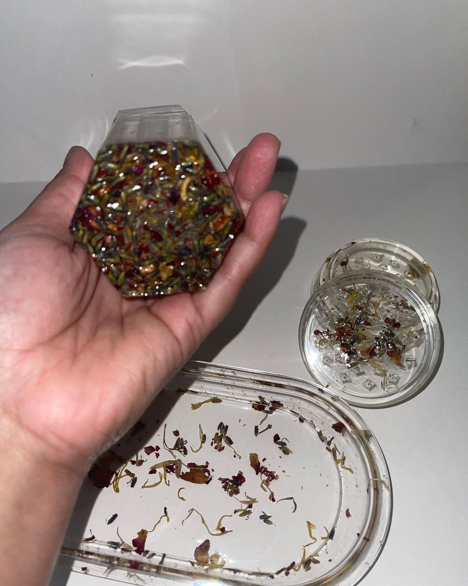 City_Kingzz's tweet photo. Itβs a process!! π¨ π± πΌοΈ
#smoke #tray #grinder #jar #smoker #herb #herbal #cituatedbycity #2Kingz #TwoKingz #FLhighSociety #YesIMadeIt #YesIllProbablyTakeOrdersSoon #intentional https://t.co/MzA2ihn2zT