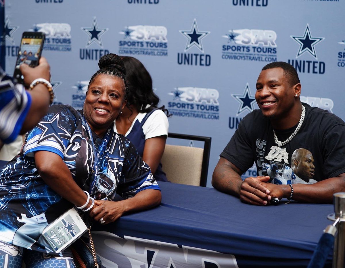 StarSportsTours's tweet photo. Swipe to see @lifeofdorance get happier with each fan pic🤩 we love the energy!!!

#DETvsDAL
#DallasCowboys  #CowboysNation #CowboysTravel #WeDemBoyz #onlyatSST https://t.co/tQSMh5YMdK