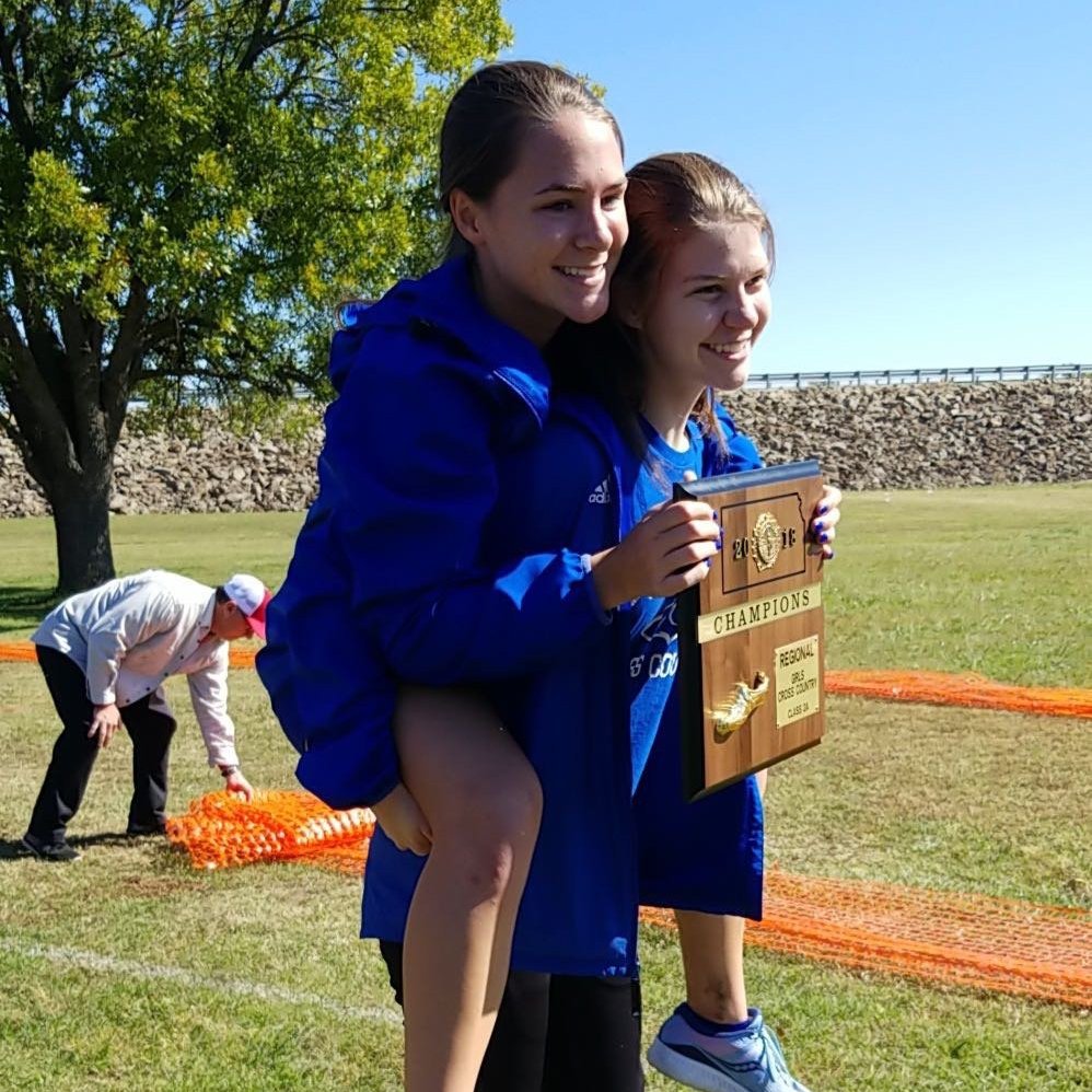 SMCXC's tweet photo. #twinning https://t.co/e1jSdPDJlI