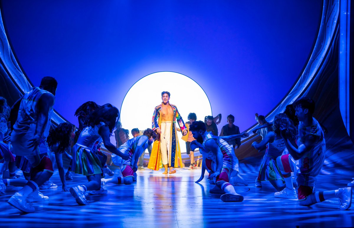 BradfordTheatre's tweet photo. 🌈The Dreamer has to go!🎵
A massive technicolored thank you and goodbye to the cast and crew of @JosephMusical 👏 https://t.co/55zBafr3Dc
