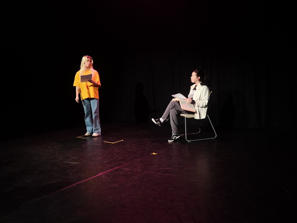 FrankPeschier's tweet photo. Thanks to all the artists and audience who came together for our first @LivEveryPlay #ScratchStudio in frankly yonks. Love this space to feedback and share new work ❤️☕🥐
Pictured: @aliviayemm #KalliTant smashing it out the park with a script they'd received 30 mins prior 💁♀️ https://t.co/apePGVqwl2