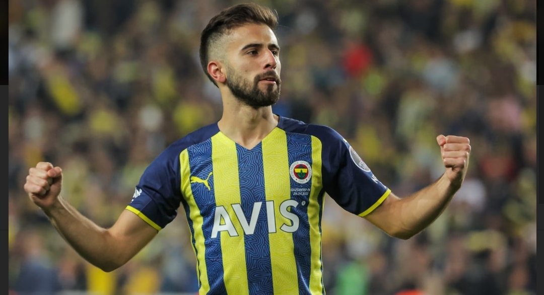 Erden timur: 
Rossi kalecinin uzanamayacağı yere vuruyor adalet istiyoruz😀 #rossi #Fenerbahce #erdentimur