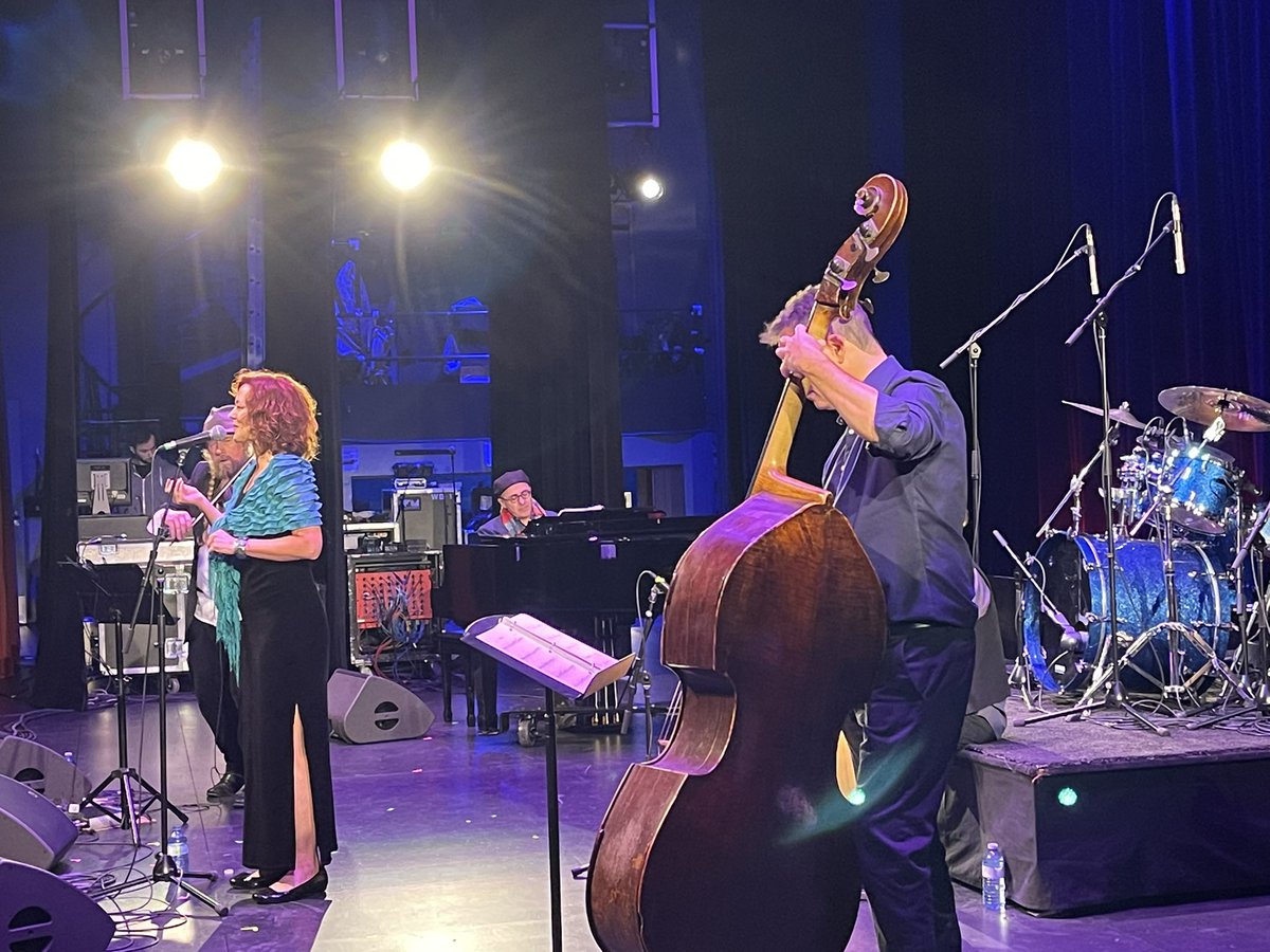 cindymcleod's tweet image. Tina Hartt performs at #abshowcase #frenchchanson #vocalist