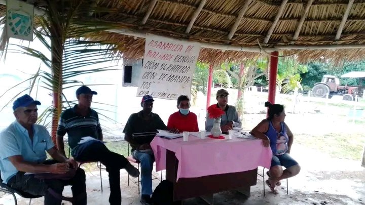 CasanasAlexis's tweet photo. Se participa en la Asamblea de Balance de la CPA Delfin Luis Paz, en la comunidad de la Nenita, en el plan turquino- Bamburanao. #Chambas #LatirAvileño @IzquierdoAlons1 @TomsAlexisMart1 @GuemesFrank @oreste83gmailc1 @FayaOsvaldo @RafaelAnap @chamberohoy @AmppPresidente https://t.co/UYZFA2p3Bp