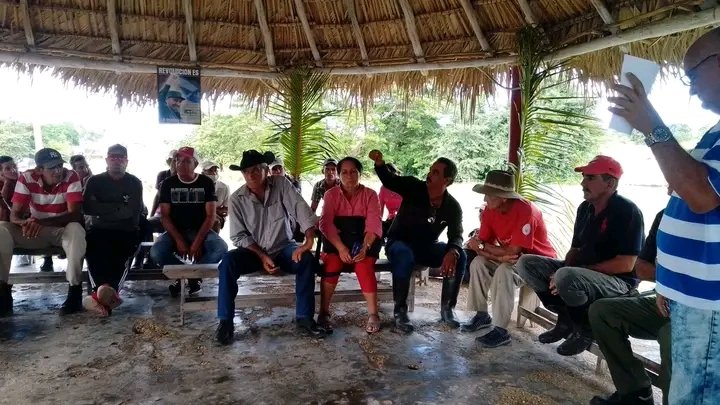 CasanasAlexis's tweet photo. Se participa en la Asamblea de Balance de la CPA Delfin Luis Paz, en la comunidad de la Nenita, en el plan turquino- Bamburanao. #Chambas #LatirAvileño @IzquierdoAlons1 @TomsAlexisMart1 @GuemesFrank @oreste83gmailc1 @FayaOsvaldo @RafaelAnap @chamberohoy @AmppPresidente https://t.co/UYZFA2p3Bp