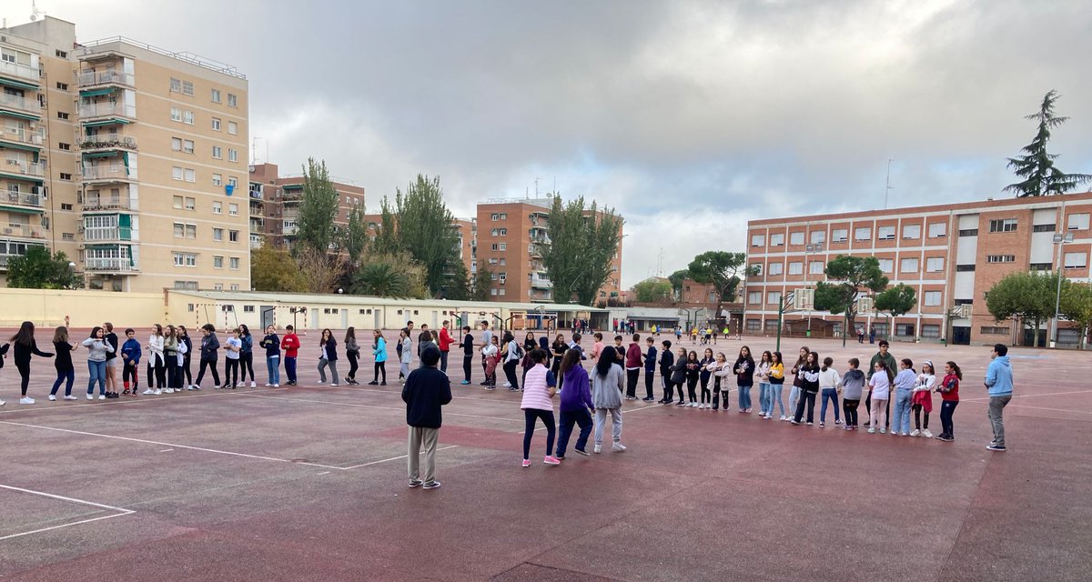 LaSalleInstituc's tweet photo. Los Grupos de los viernes están genial, pero una convivencia de #ILSA_Grupos @gruposlasalle es otro tema. Juegos, catequesis, oración, velada, "dormir" juntos, compartir comidas, gymkana,... Una experiencia que deja huella y ayuda a seguir el camino. #JuntosMejor #SomosLaSalle https://t.co/yBcCtlOPGe