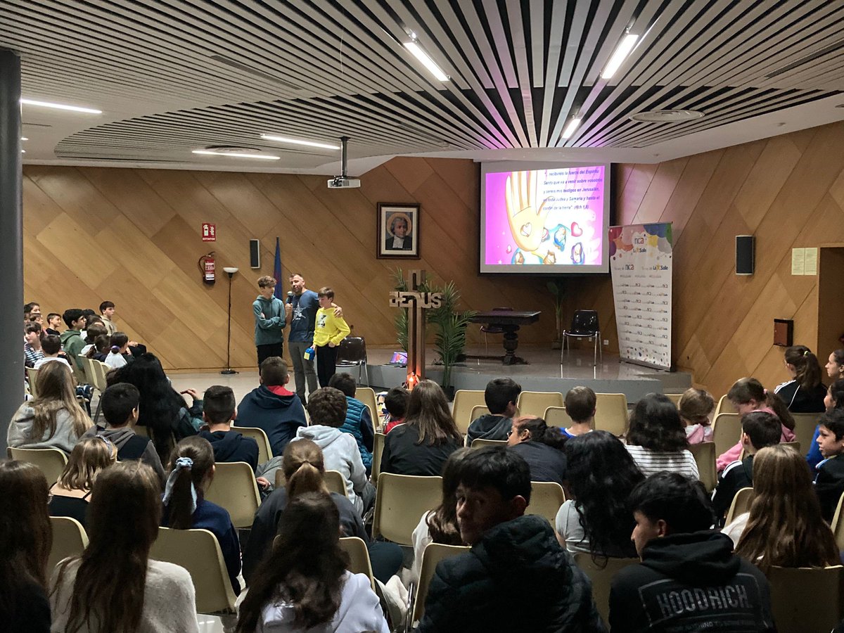 LaSalleInstituc's tweet photo. Los Grupos de los viernes están genial, pero una convivencia de #ILSA_Grupos @gruposlasalle es otro tema. Juegos, catequesis, oración, velada, "dormir" juntos, compartir comidas, gymkana,... Una experiencia que deja huella y ayuda a seguir el camino. #JuntosMejor #SomosLaSalle https://t.co/yBcCtlOPGe