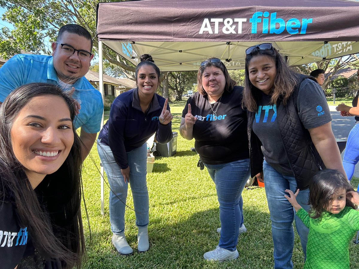 Huge huge thank you to our partners who came together to make this happen for the community! 🎃 
<a href="/NTX_Anuksha/">Anuksha Mathur</a> <a href="/SSanjuaneloS/">Sandra S Sanjuanelo</a> <a href="/Gera_Camargo1/">Gerardo</a> @CaresseSimpson <a href="/dbustamante1210/">David Bustamante</a>