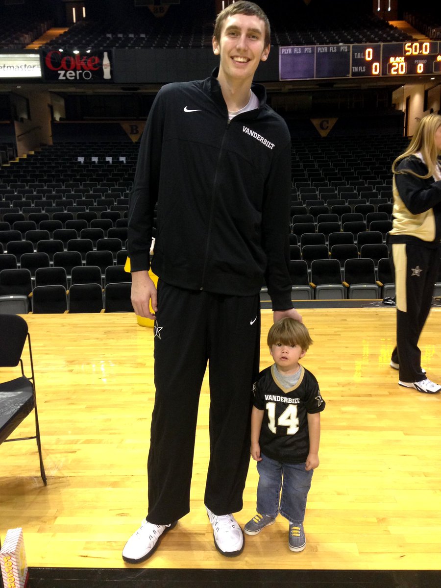 josh_dw_collins's tweet photo. @VandyMBB Ready to get loud in Memorial! #VandyFan https://t.co/j2fJ53ZQKZ