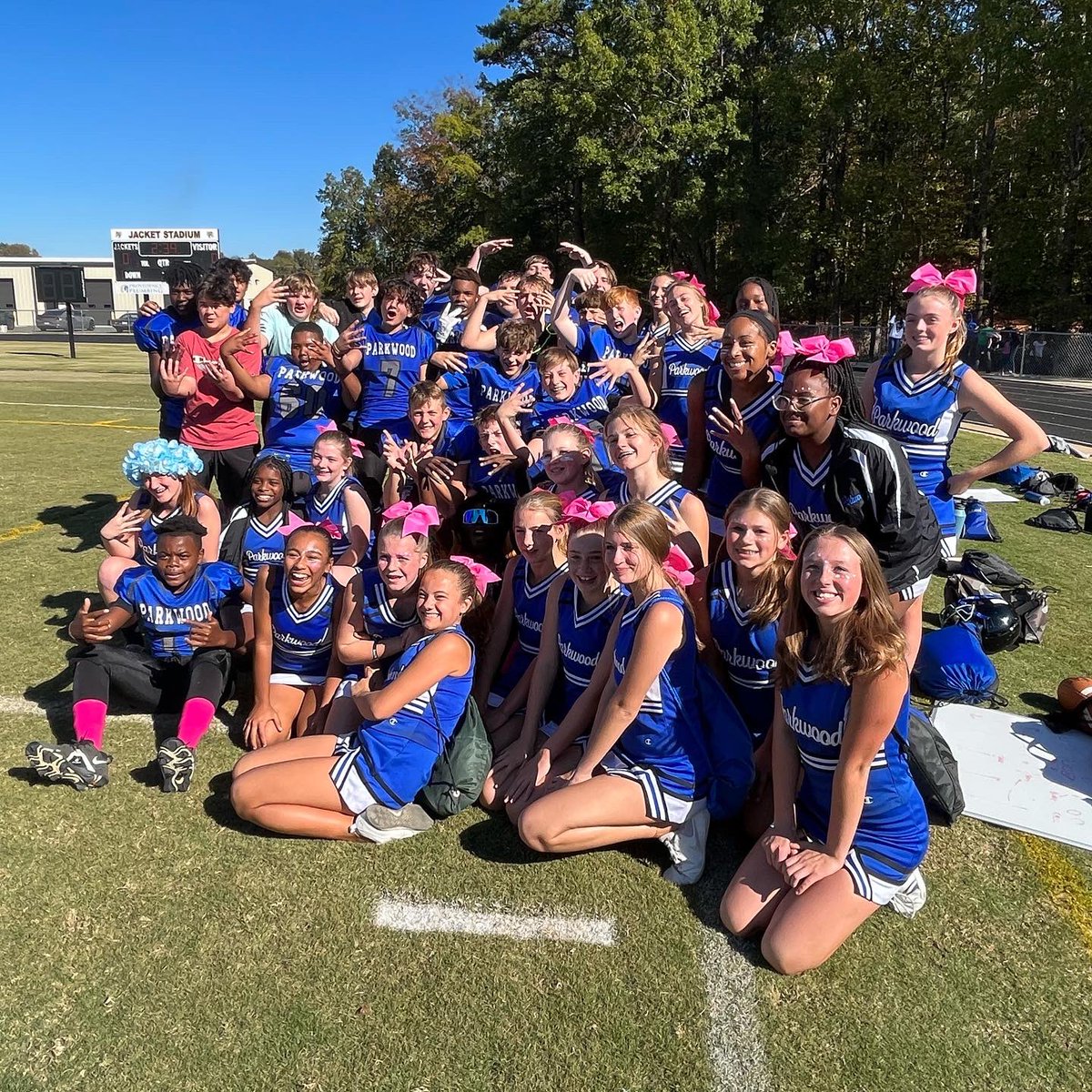 Erinnwith2Ns's tweet image. ROUND ✌🏻❕❕

LET’S GO, PARKWOOD!! 🐺🔵🏈#1Pack1Family @PWHSathletics @ParkwoodMSNC