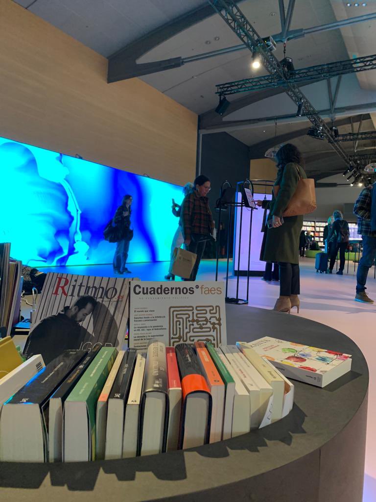 BuchlerAlex's tweet photo. Three high-octane days at the Frankfurt Book Fair! It was wonderful to meet so many colleagues again, make plans and see the international book world’s energy undiminished. #FBF22 https://t.co/VfcAfDRjfu