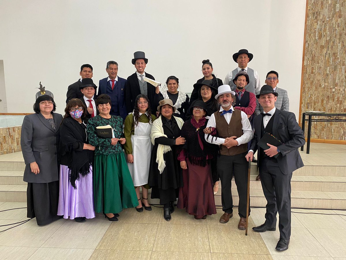 prgabriell's tweet photo. Hoy nos vestimos de gala en la Escuela Sabática, para recordar nuestros pioneros. https://t.co/abyCo3bSzE