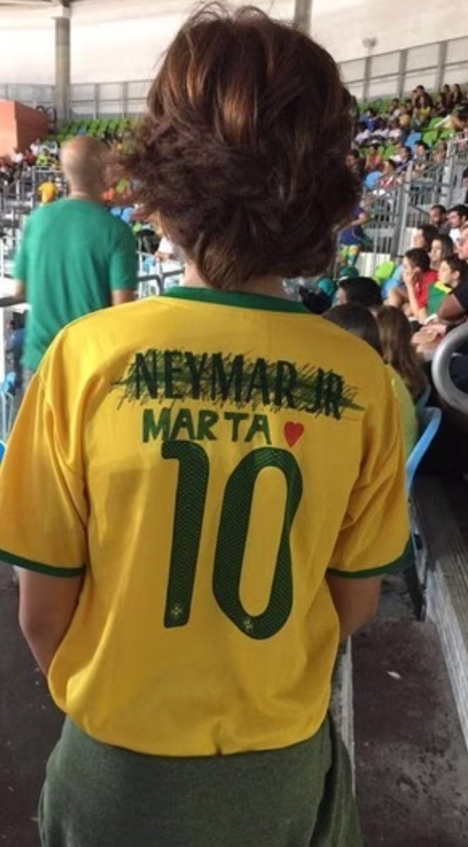 A MAIOR DO BRASIL! Marta curte posts relacionadas à Lula no Instagram.