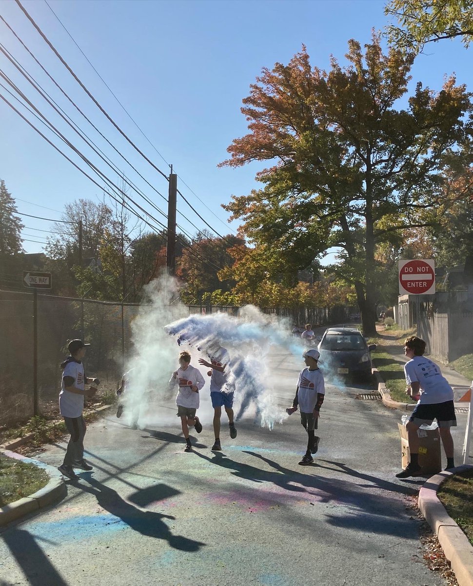 MsGralish's tweet photo. It was a perfect day for the inaugural HMS Color Run! Great job to the StudCo advisors, officers, members, and all the staff and students who came to participate! 🎨🏃🏻‍♀️ #colorrun #middleschoolspirit #fallfun https://t.co/OmTsHqNaUc