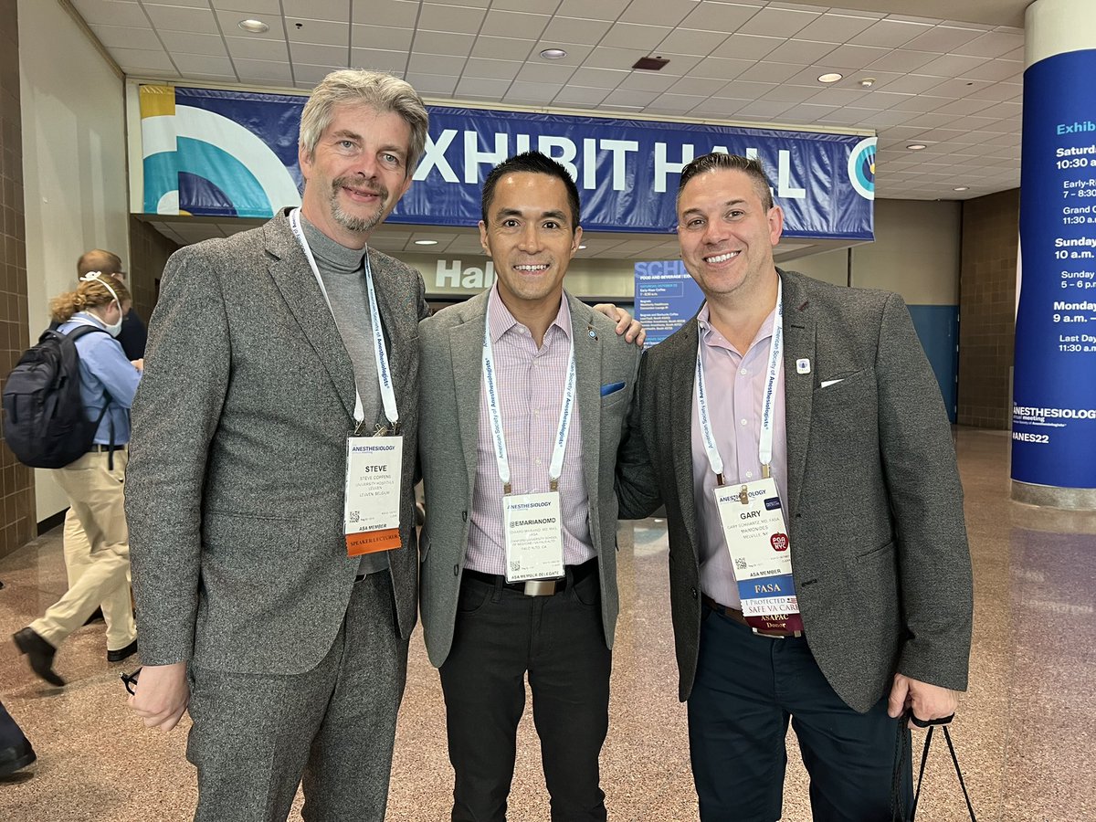 #ANES22 catching up with @EMARIANOMD and getting a picture @garyschwartzmd @ASALifeline is actually difficult as he's racing off from assignment to assignment @ESRA_Society @ASRA_Society