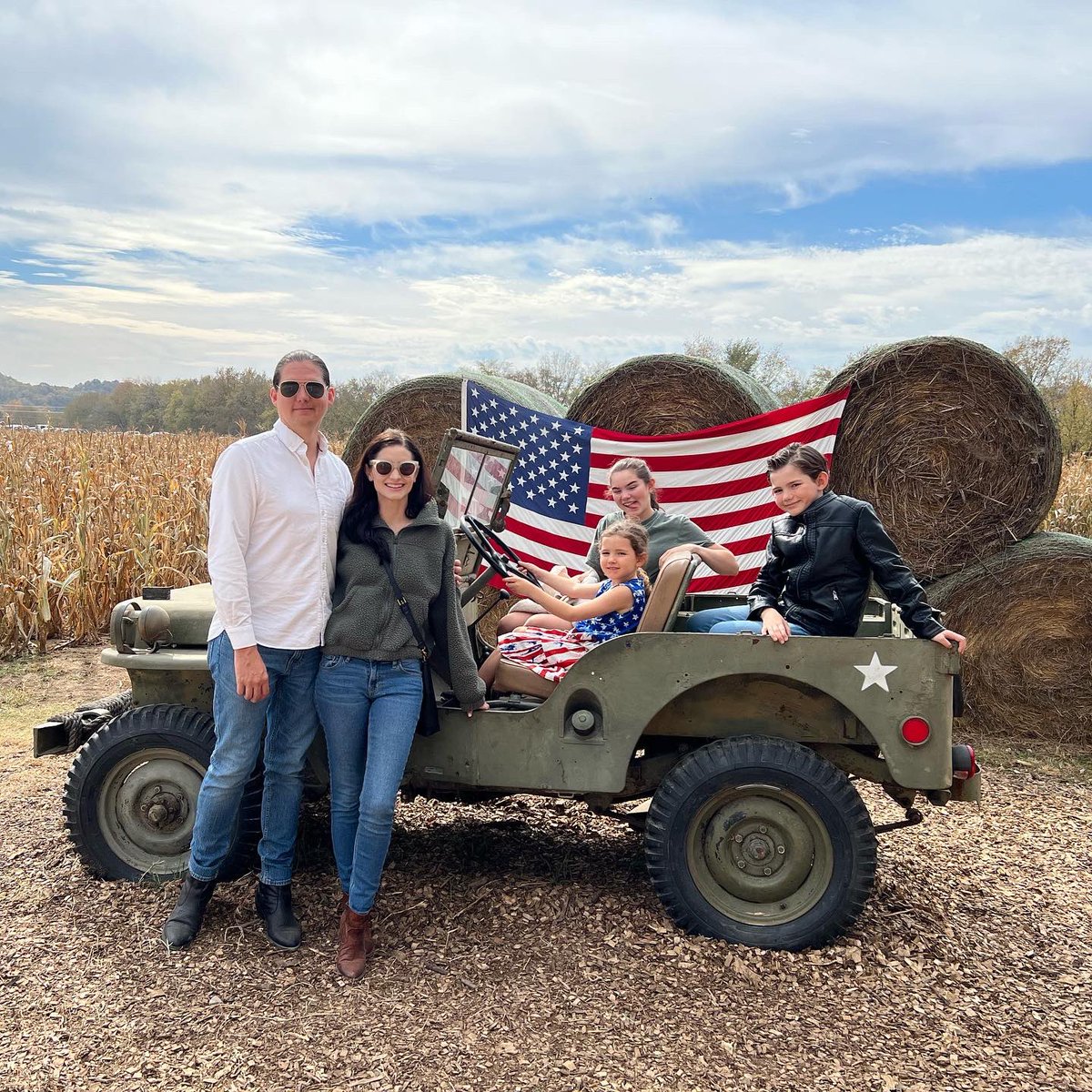 Happy Fall from Gentry Farms! If you’ve never been before you’ve got to visit Gentry Farms in Franklin, TN before the end of the month. Incredible family run farm with lots of fun activities for the family, amazing apple cider, pumpkins and it’s a great spot for family photos! 🇺🇸