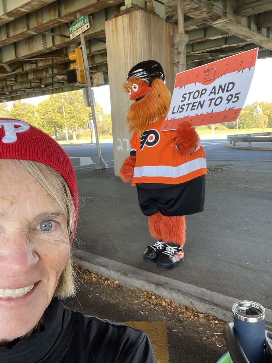 mekd's tweet photo. Nothing beats slow-strolling the world’s grittiest (and most fun) 5K😜.@FlyersCharities @GrittyNHL #Philly https://t.co/8CvqA5ScPd