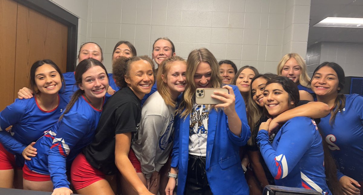 mikyn_h's tweet photo. Not being able to play my final year of volleyball taught me a lot about myself. I embraced a new role of cheering, supporting, and helping coach. Most days were really difficult, but watching the growth of my teammates brought me a lot of joy. I’m so proud of you guys 🫶🏼 #10out https://t.co/iYUAELU4Y1
